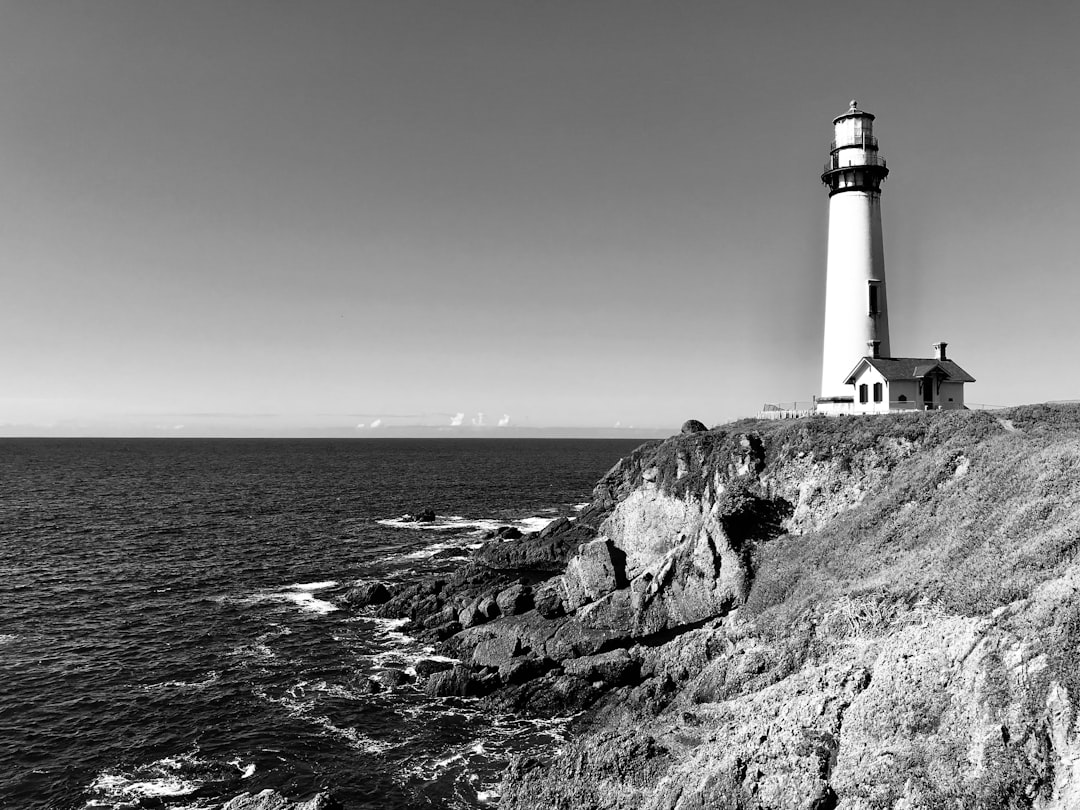 O Farol de Pigeon Point: Um Guardião do Pacífico - Pescadero | Secret World Trip Planner