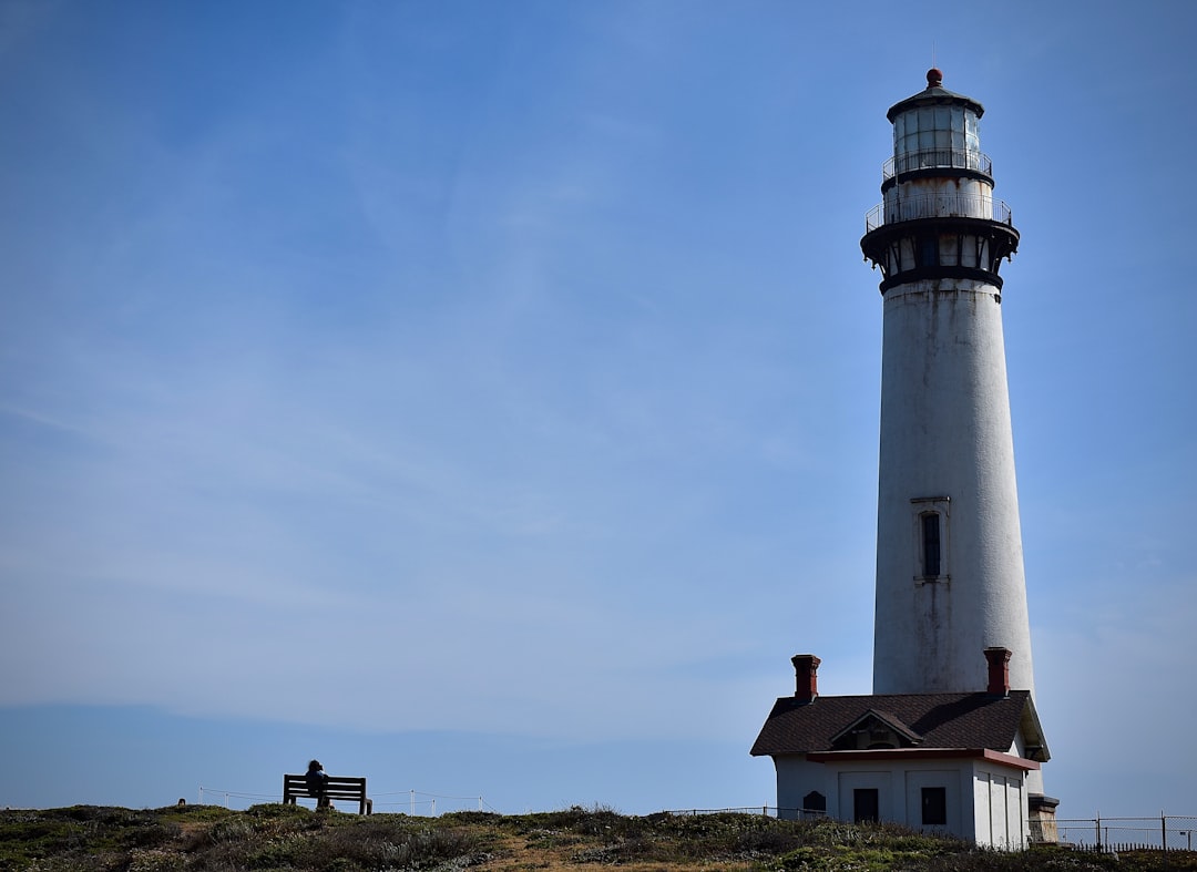 O Farol de Pigeon Point: Um Guardião do Pacífico - Pescadero | Secret World Trip Planner