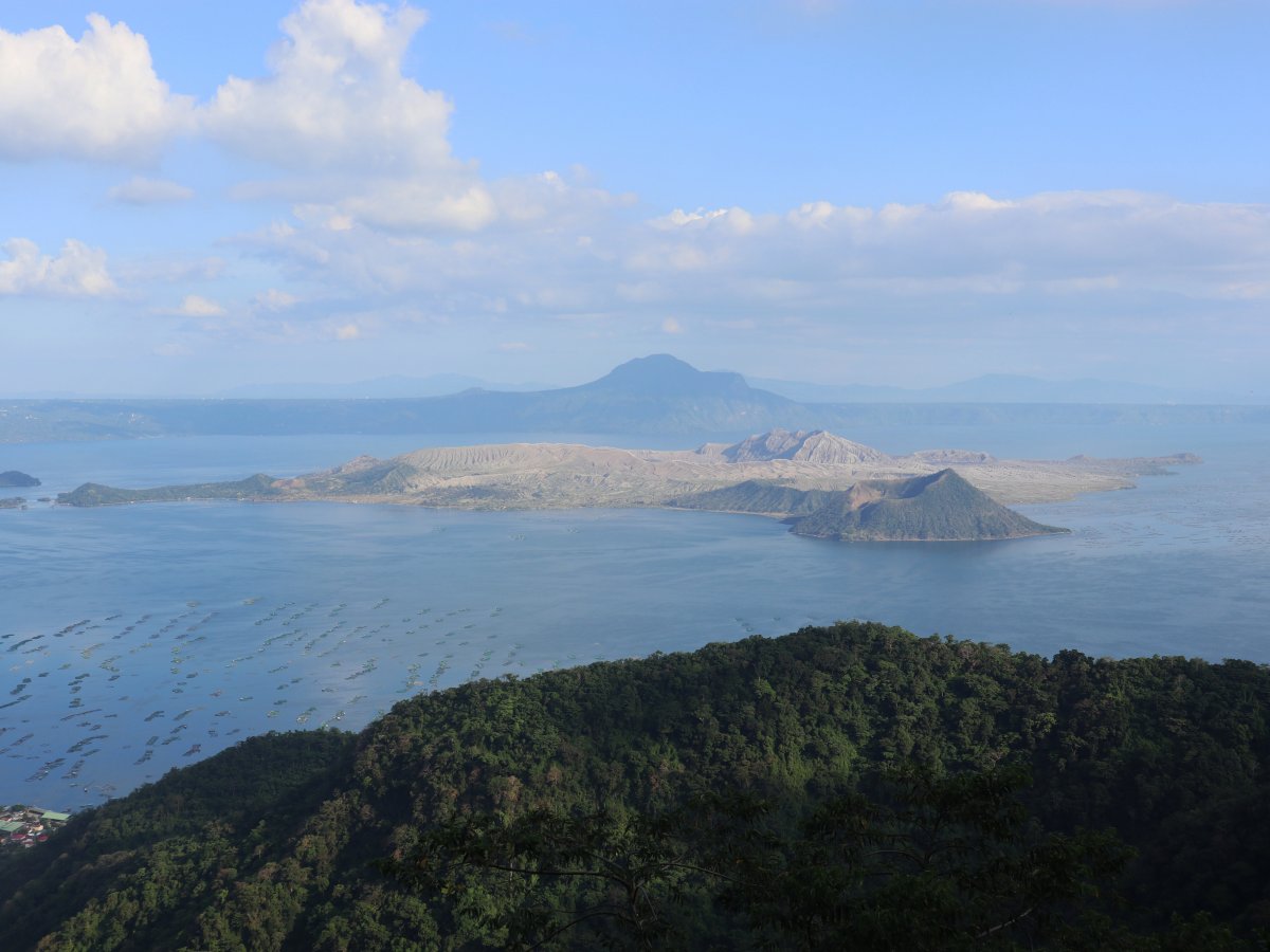 Кратерное озеро вулкана Таал: Скрытый рай - Taal Volcano Main Crater Lake | Secret World Trip Planner