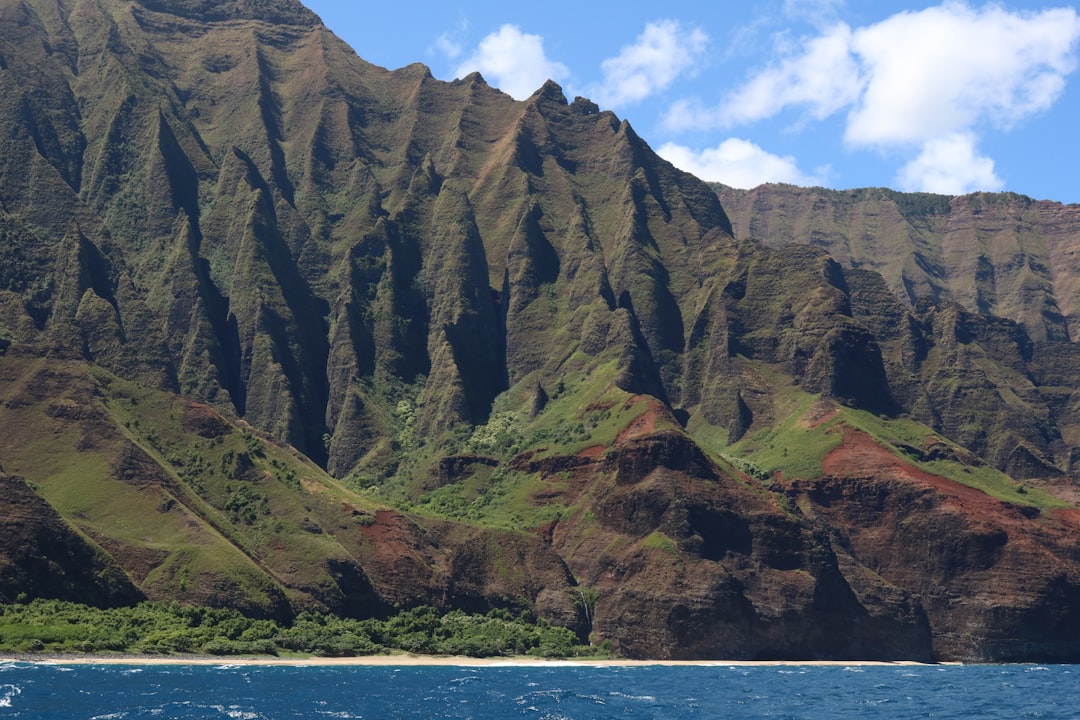 Scoprire le Spiagge della Nā Pali Coast: Un Paradiso Naturale - Contea di Kauai | Secret World Trip Planner