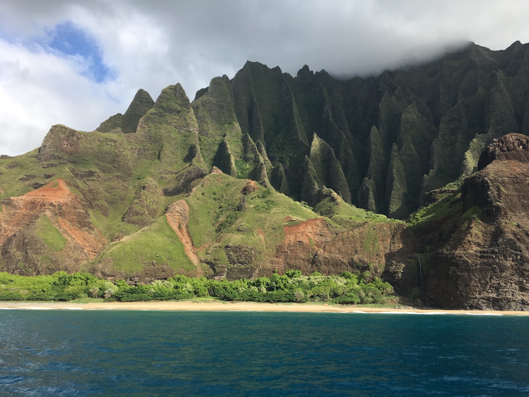 探索Nā Pali海岸的沙滩:自然的天堂 - Contea di Kauai | Secret World Trip Planner