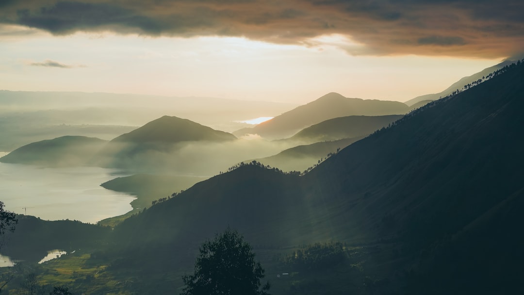Parapat: El Tesoro Escondido del Lago Toba - Simalungun Regency | Secret World Trip Planner