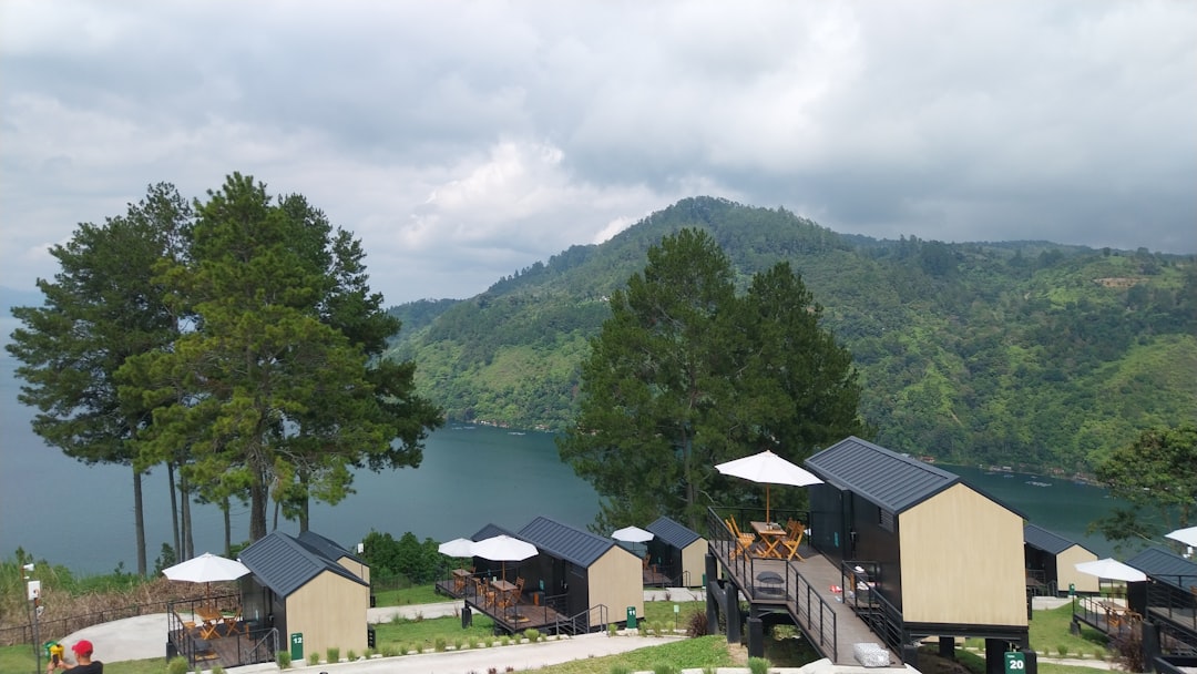 Parapat: O Tesouro Escondido do Lago Toba - Simalungun Regency | Secret World Trip Planner