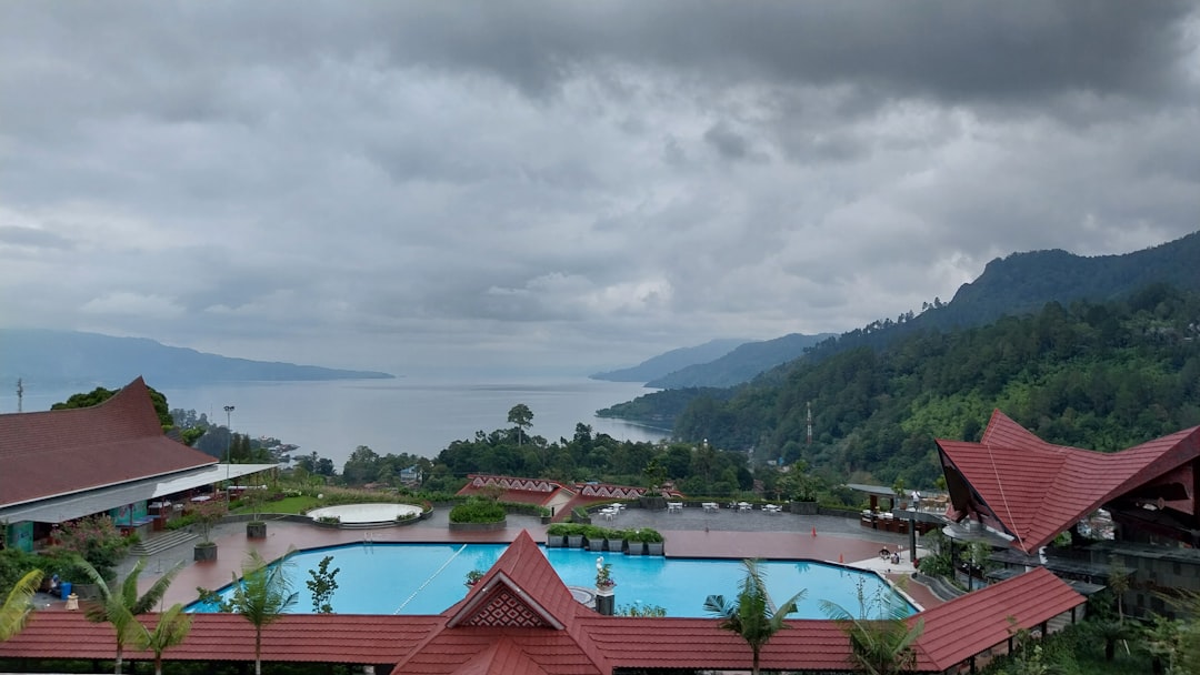 Parapat: O Tesouro Escondido do Lago Toba - Simalungun Regency | Secret World Trip Planner