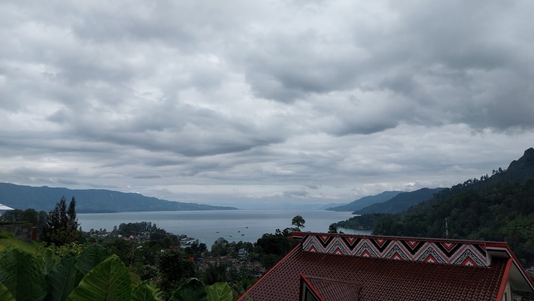 Парапат: Скрытое сокровище озера Тоба - Simalungun Regency | Secret World Trip Planner