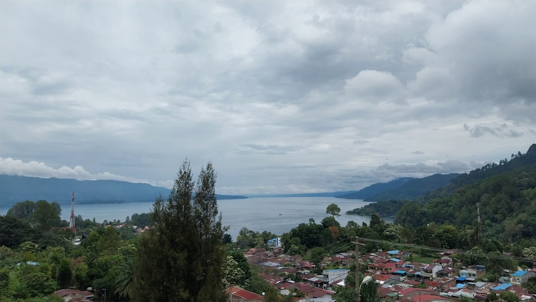 Парапат: Скрытое сокровище озера Тоба - Simalungun Regency | Secret World Trip Planner