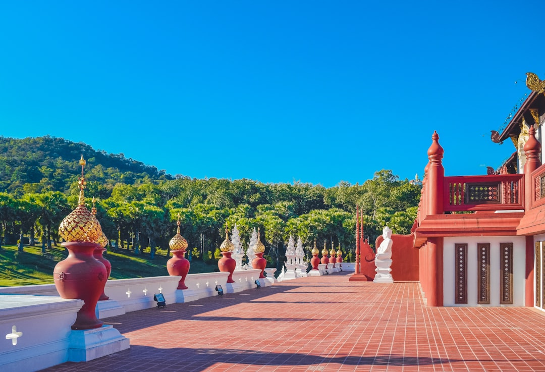 Découvrez le Temple Bouddhiste Shwenandaw à Mandalay - 2427+7G2 | Secret World Trip Planner