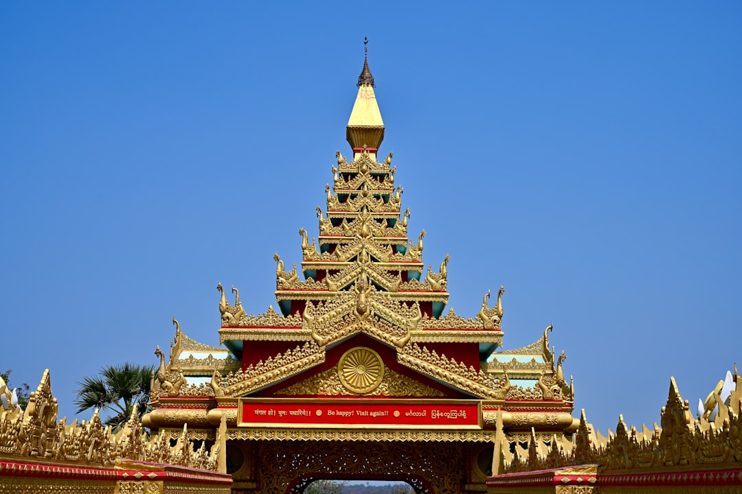 探索曼德勒的舍万达寺 - 2427+7G2 | Secret World Trip Planner
