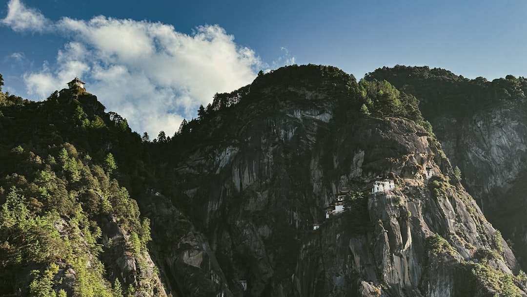 타크탱 사원으로 가는 매혹적인 길들 - Taktsang trail | Secret World Trip Planner