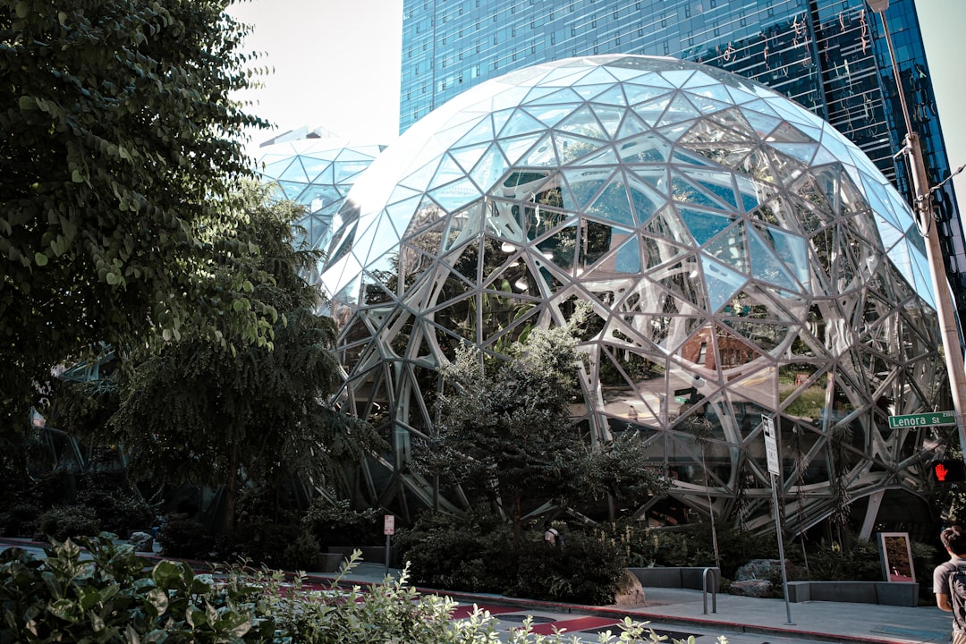 Las Esferas: Un Oasis de Arte y Naturaleza en Seattle - Seattle | Secret World Trip Planner