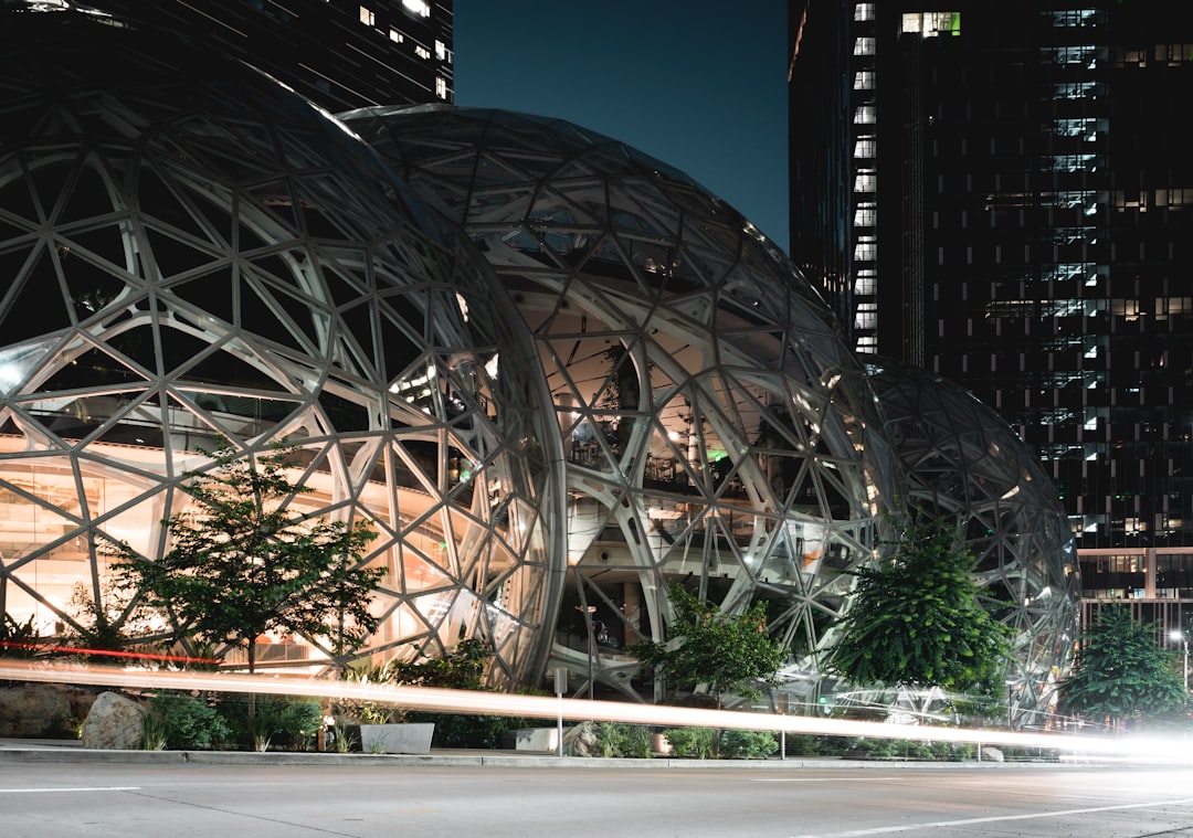 As Esferas: Uma Oásis de Arte e Natureza em Seattle - Seattle | Secret World Trip Planner