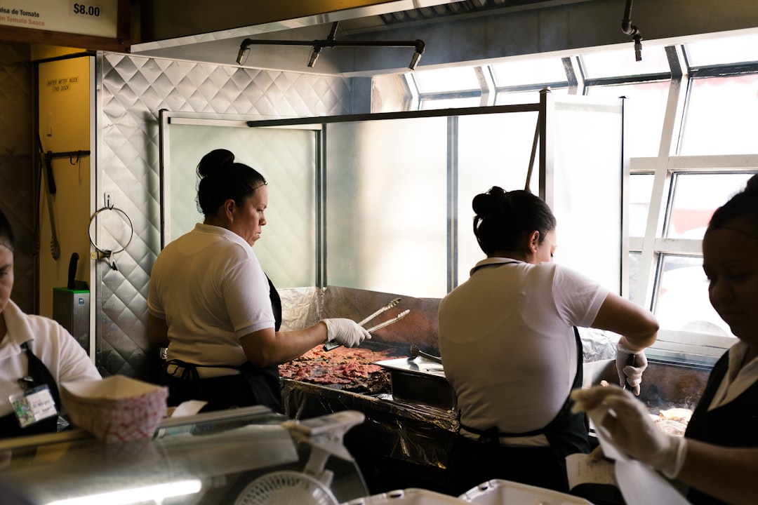 Besa al Cocinero BBQ: Un Ícono de Amor en Chicago - Chicago | Secret World Trip Planner
