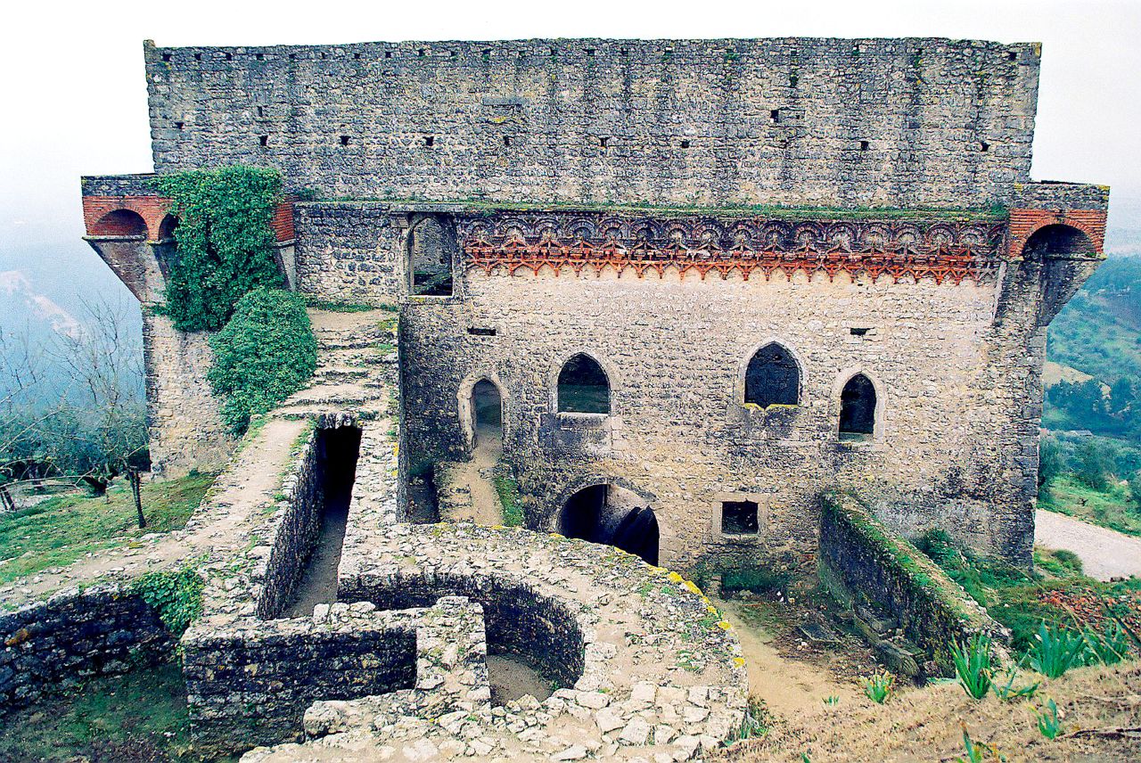 Découvrez le Château d'Ourém : un trésor du Portugal - Castelo de Ourém | Secret World Trip Planner