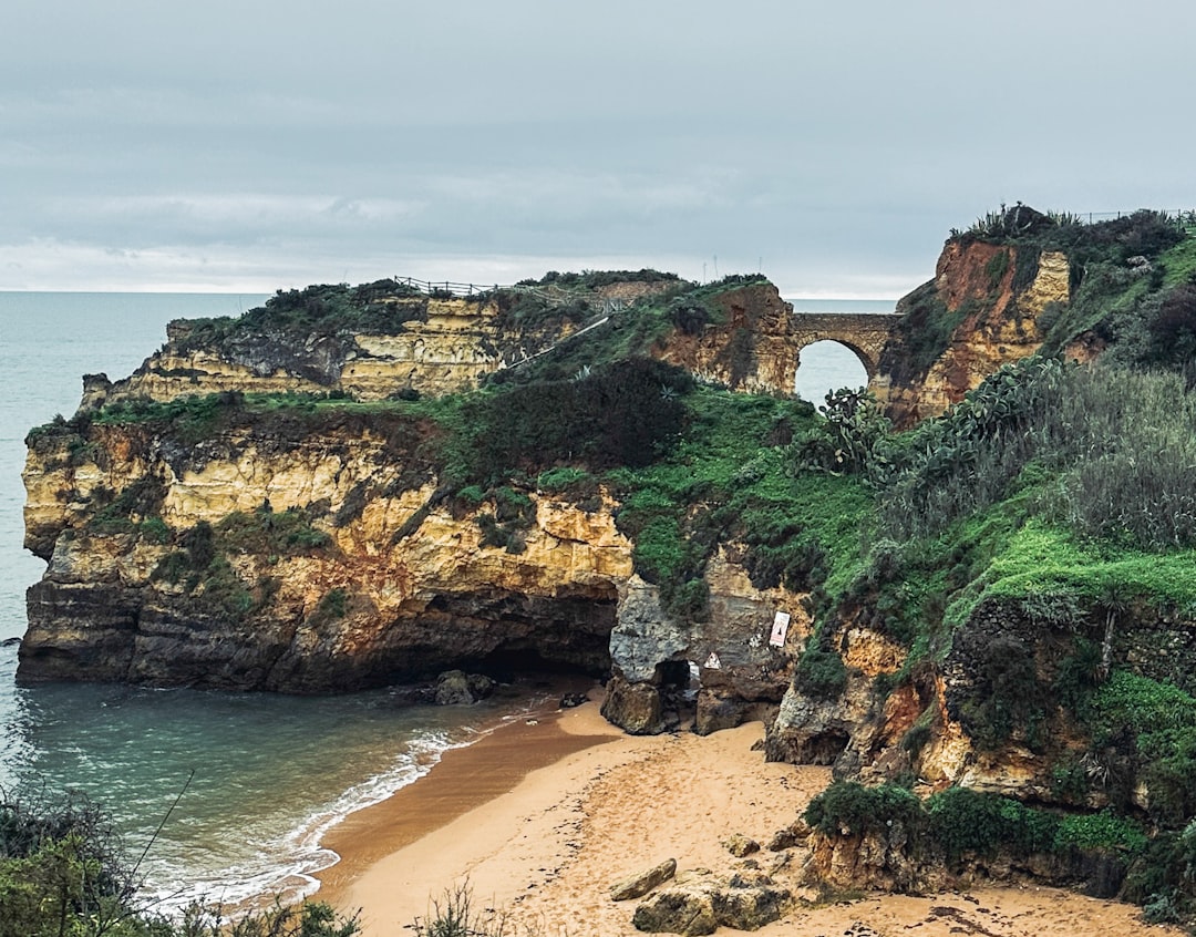 Descubra o Aqueduto de Machico: um tesouro histórico de Portugal - Machico | Secret World Trip Planner