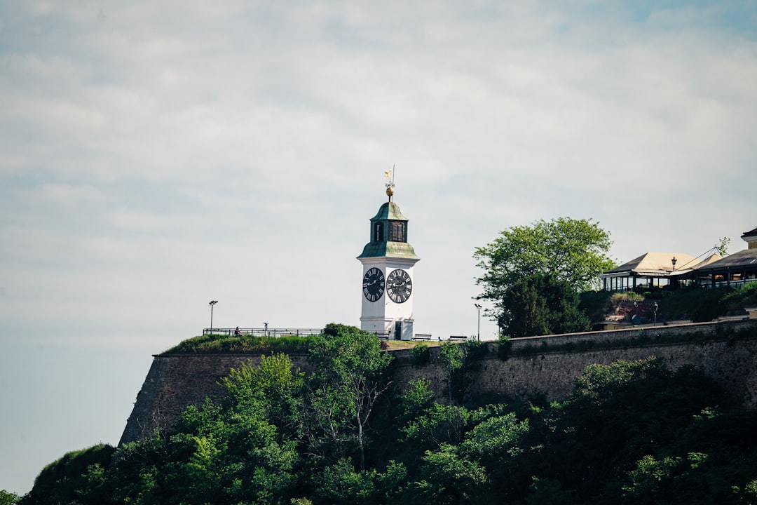 Scopri il Fascino dell'Orologio della Fortezza di Petrovaradin - Sat | Secret World Trip Planner