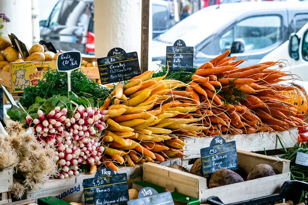 Découvrez les Saveurs du Marché des Halles à La Roche-sur-Yon - Pl. du Marché | Secret World Trip Planner