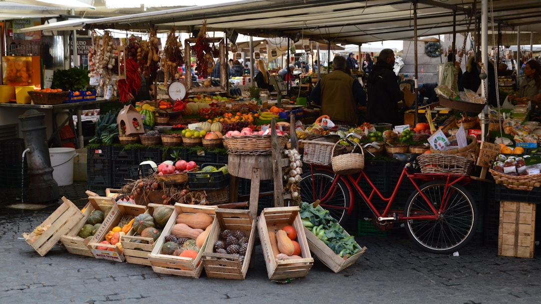 Descubre los Sabores del Marché des Halles en La Roche-sur-Yon - Pl. du Marché | Secret World Trip Planner
