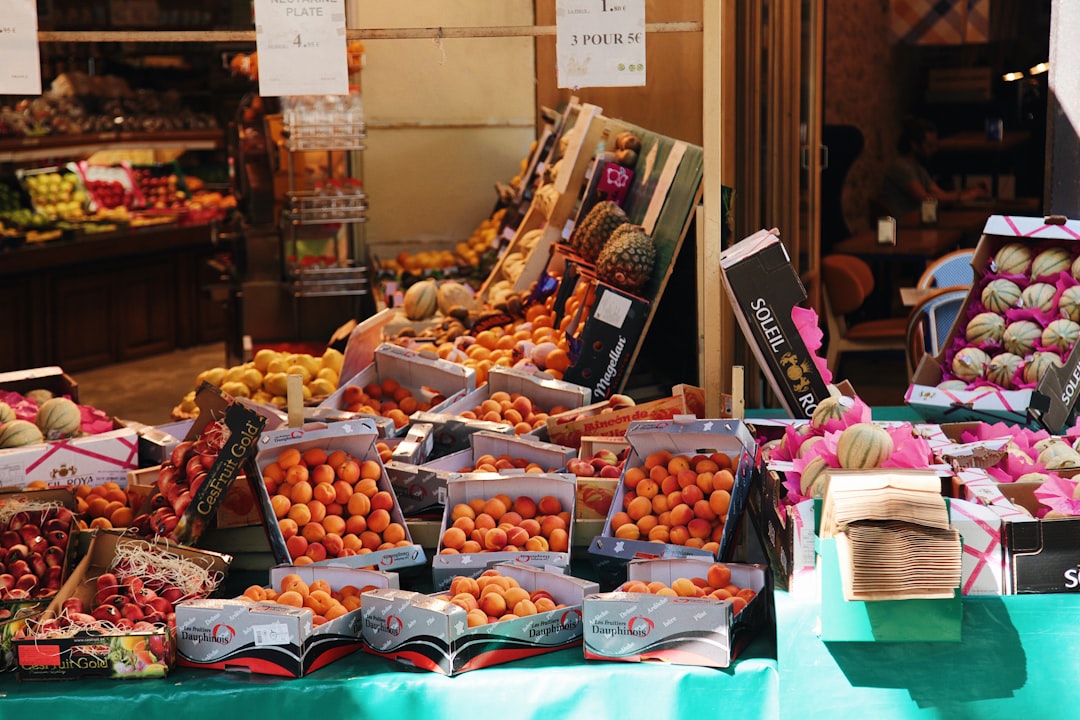 라 로슈르용 마르쉐 데 알레의 맛을 발견하세요 — Pl. du Marché