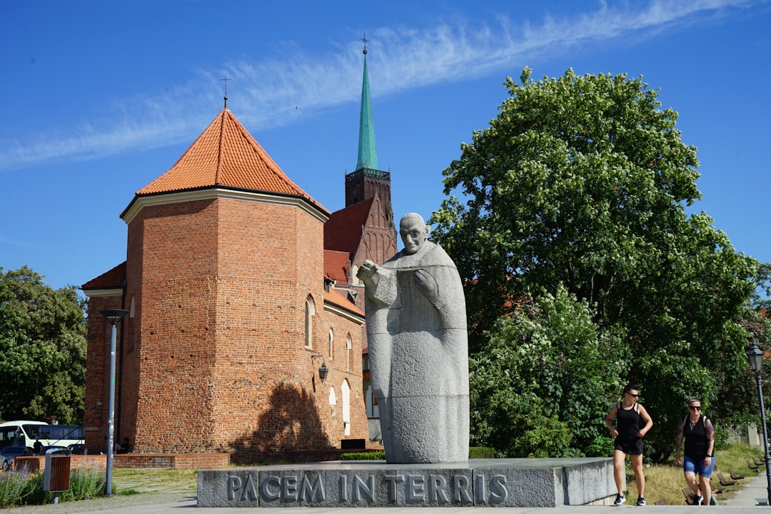 Das Denkmal von Tjentiste: Kunst und Erinnerung in Bosnien - 8MWP+CPP | Secret World Trip Planner