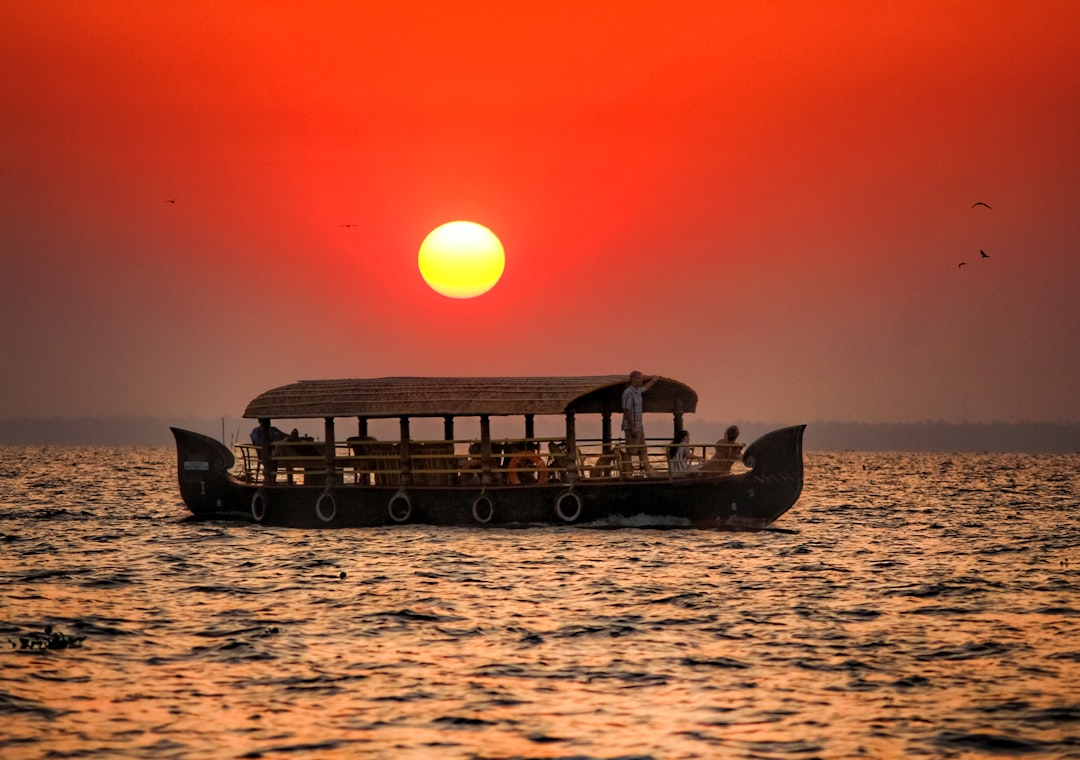 クマラコム鳥類保護区:ケララの自然の楽園 - Kumarakom | Secret World Trip Planner