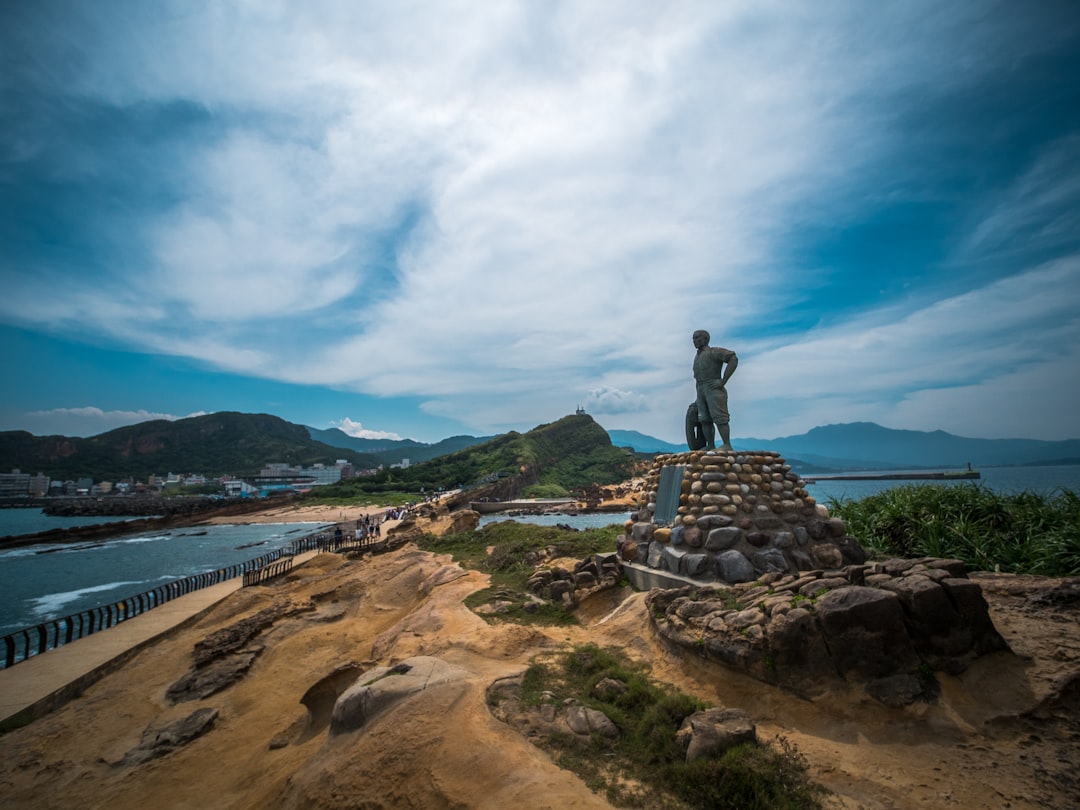 Descubre el Monumento conmemorativo al Príncipe Fushimi Sadanaru en Taiwán - Cenhai Village | Secret World Trip Planner