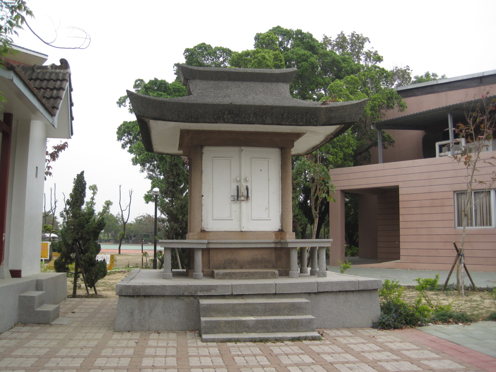 Explorando o Templo Yuzhen em Taiwan: História e Cultura - 護國里 | Secret World Trip Planner