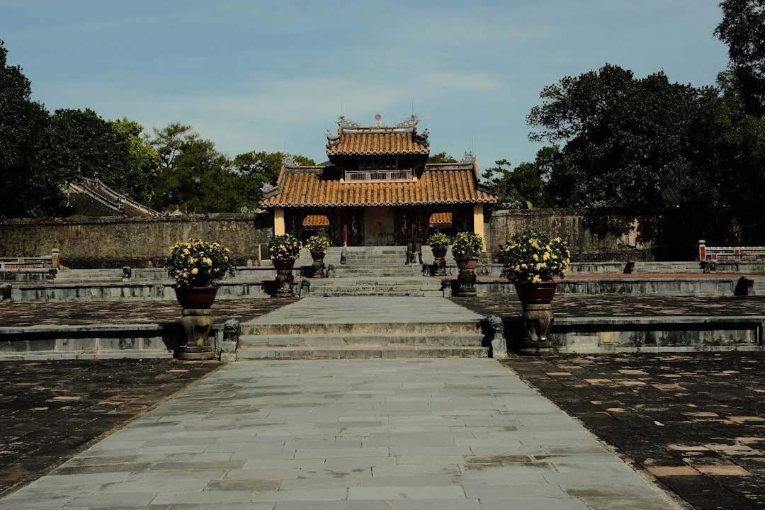 Scopri il Mausoleo di Tự Đức: Storia e Bellezza in Vietnam - Hue | Secret World Trip Planner
