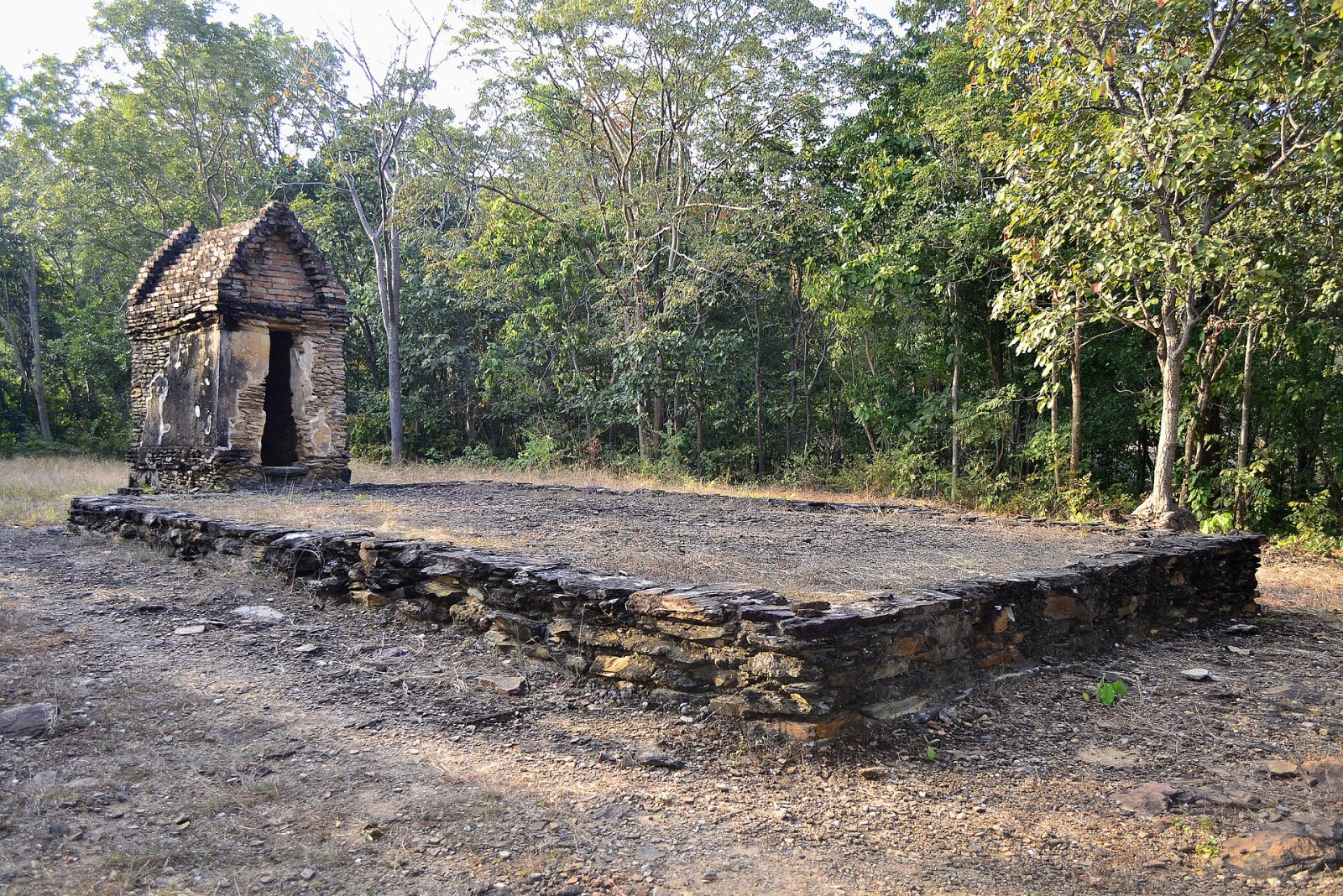 Explorando Wat Khao Phra Bat Noi: un tesoro histórico en Tailandia - Mueang Sukhothai District | Secret World Trip Planner