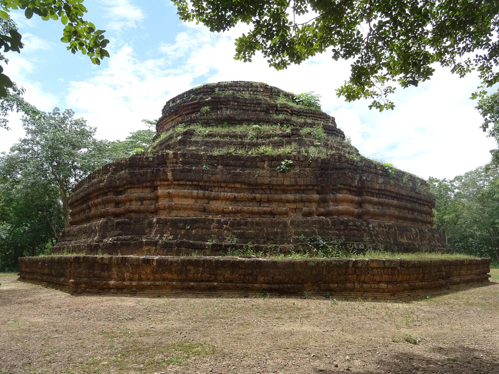 探索瓦特考普拉巴特诺伊:泰国的历史宝藏 - Mueang Sukhothai District | Secret World Trip Planner