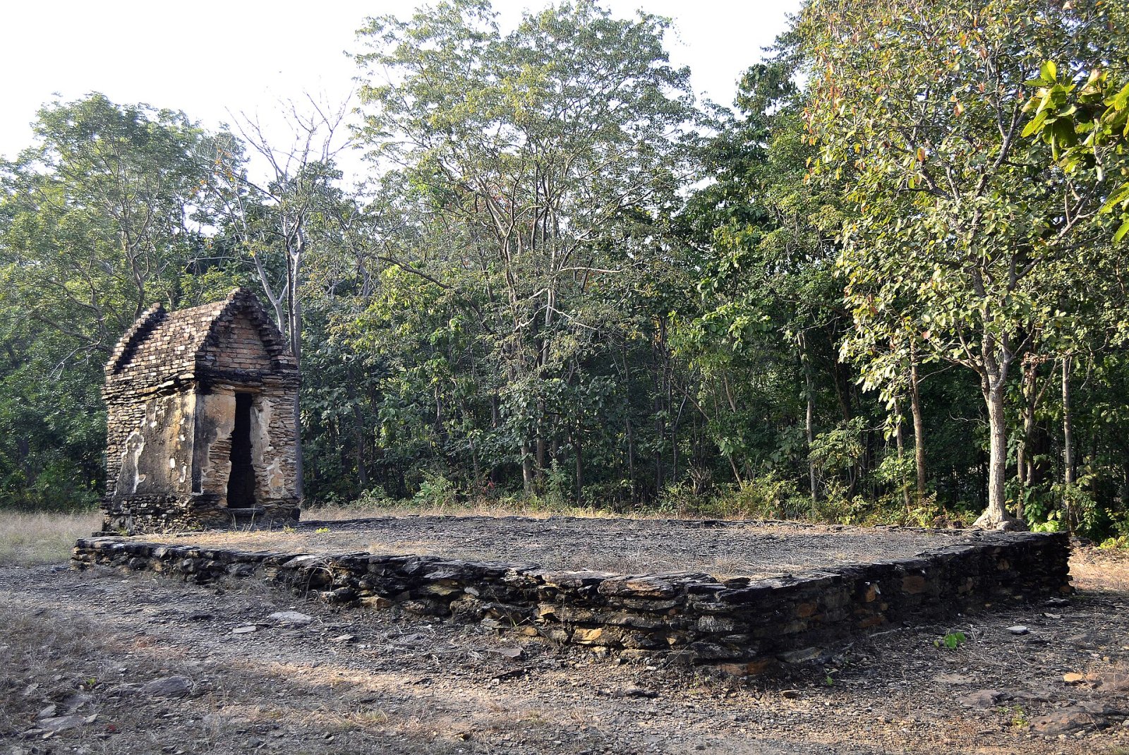 探索瓦特考普拉巴特诺伊:泰国的历史宝藏 - Mueang Sukhothai District | Secret World Trip Planner