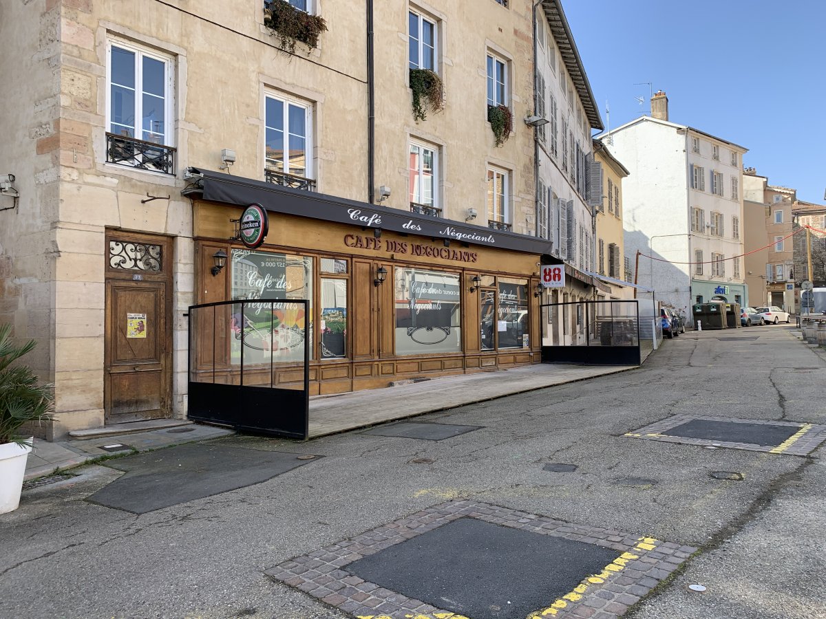 Café des Négociants : Un secret bien gardé à Carouge - Rue de la Filature 29 | Secret World Trip Planner
