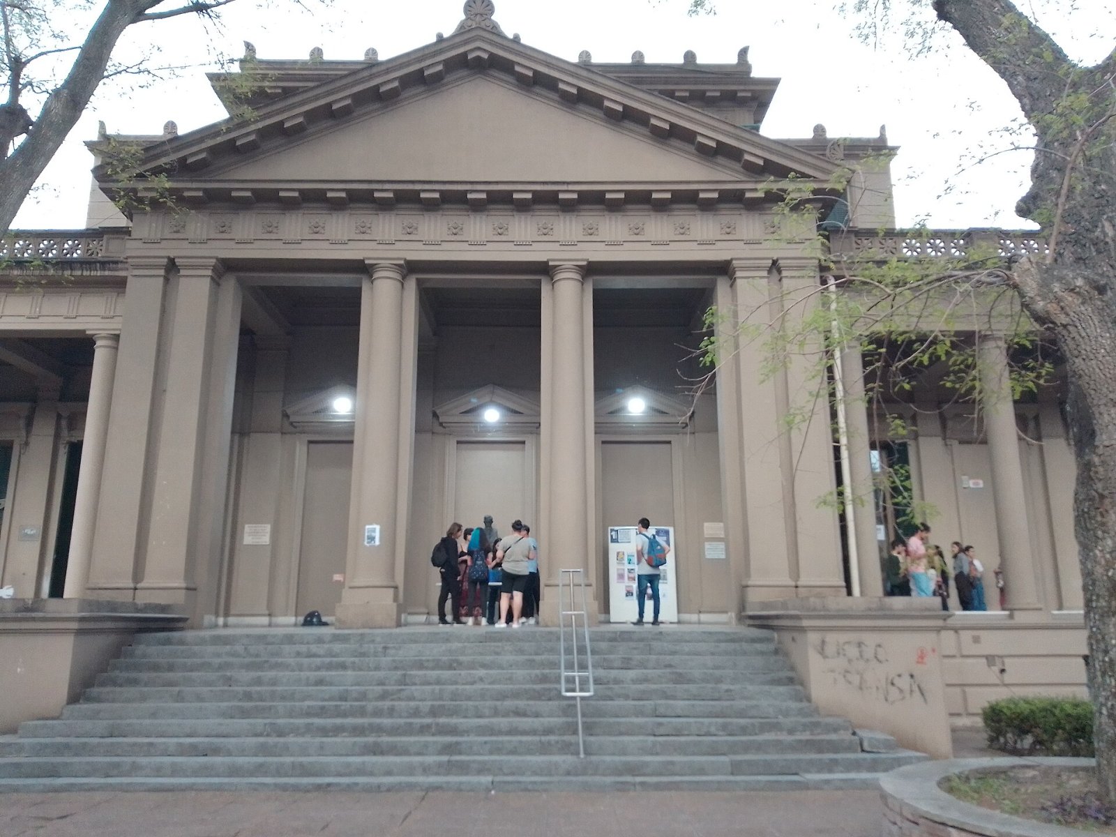 Entdecken Sie das Museo de Física in La Plata: eine Reise in die Wissenschaft - La Plata | Secret World Trip Planner