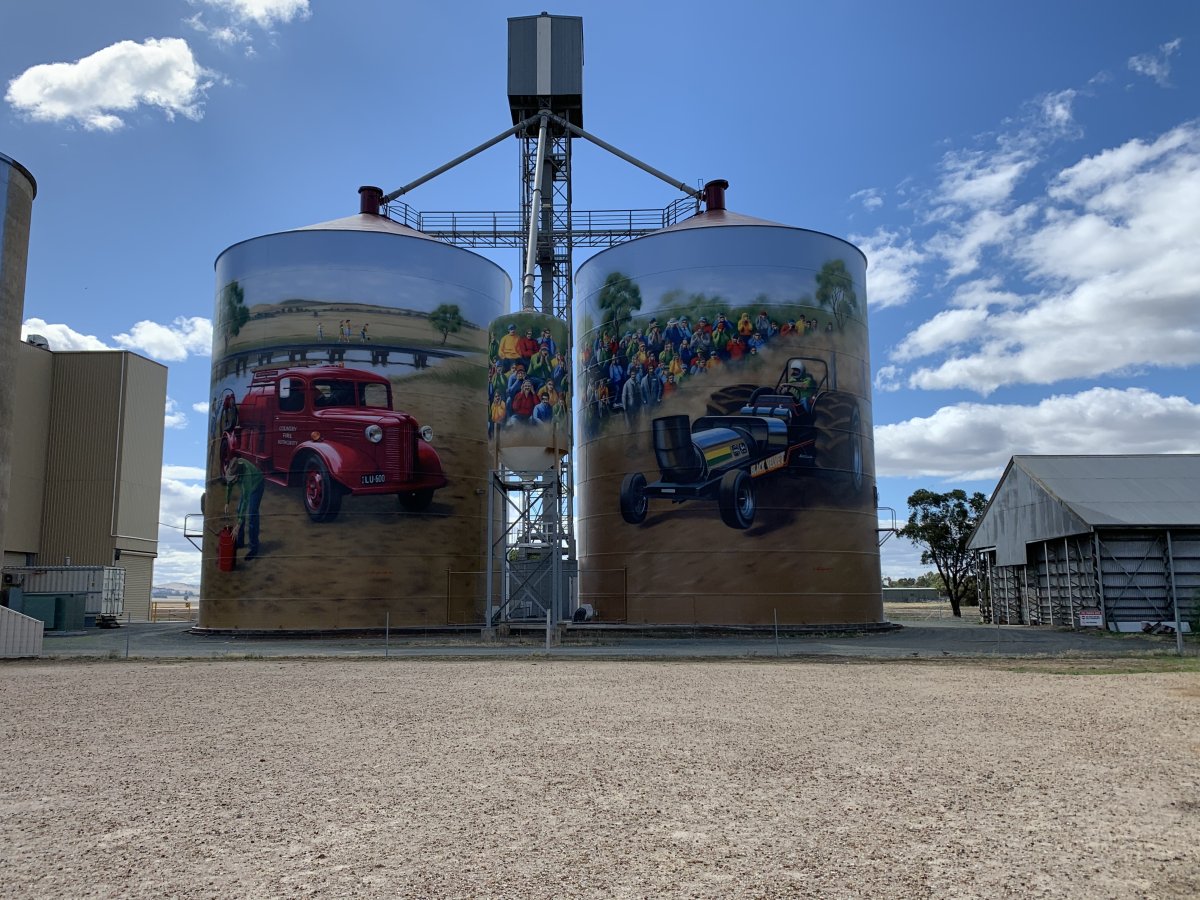 Colbinabbin Silo Art: Un Viaje por el Arte Local - Meade Ln | Secret World Trip Planner