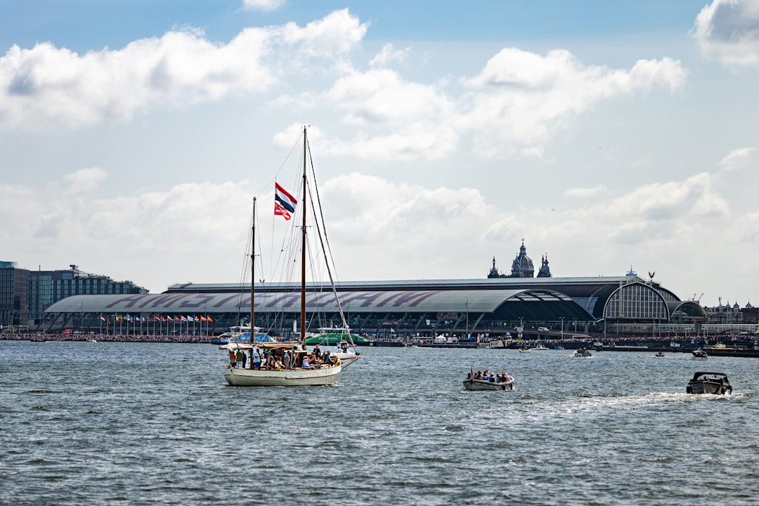 Secret World vs Wanderlog: El Mejor Planificador de Viajes en Ámsterdam - Amsterdam | Secret World Trip Planner