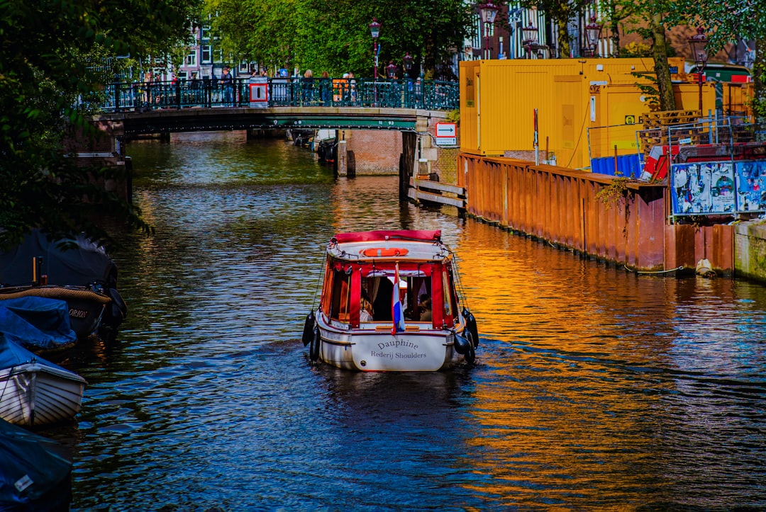 비밀의 세계 vs 완더로그: 암스테르담 최고의 여행 계획기 - Amsterdam | Secret World Trip Planner