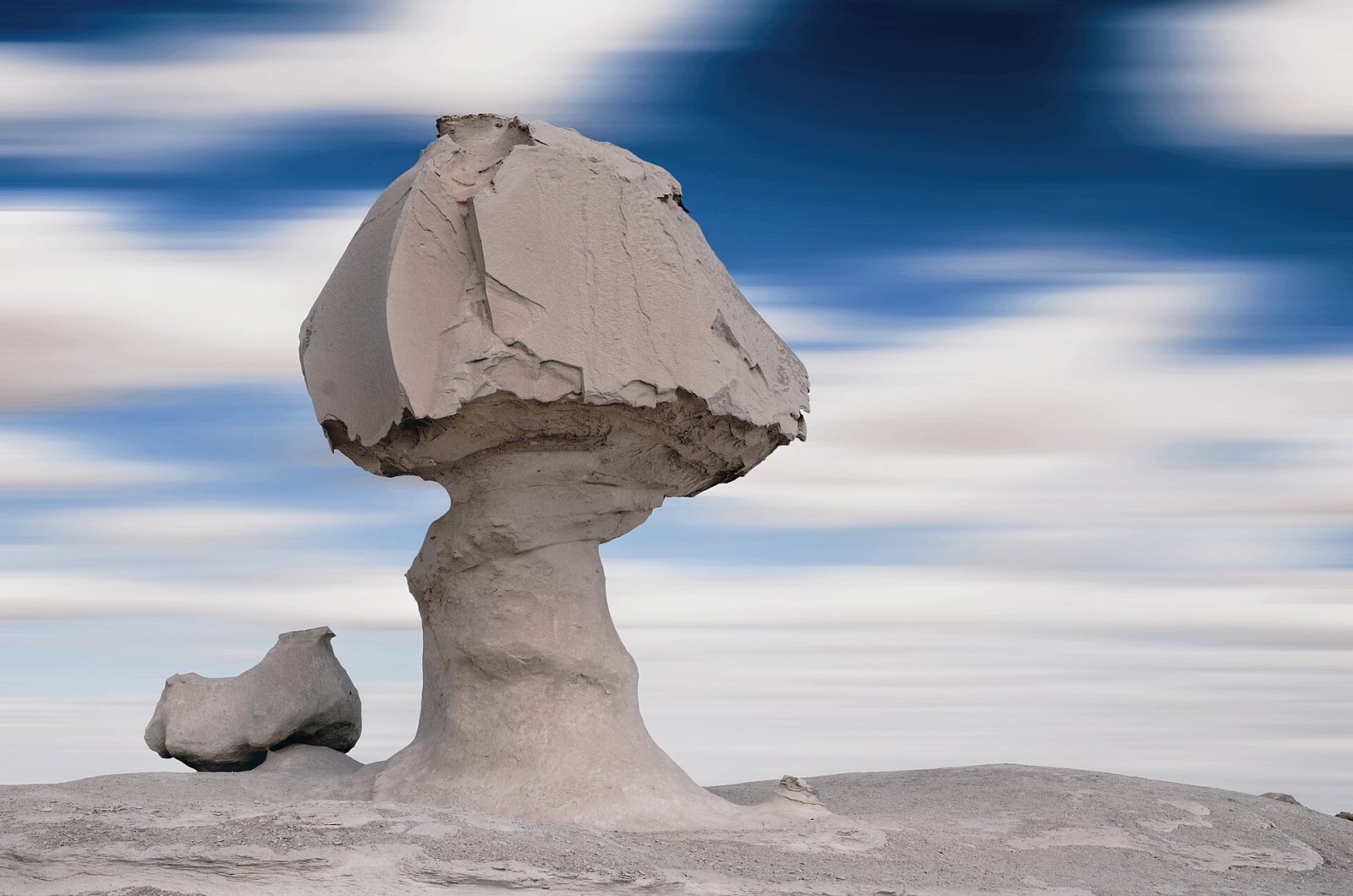 Mushroom Rock : Un Chef-d'œuvre de la Nature en Égypte | Secret World Trip Planner