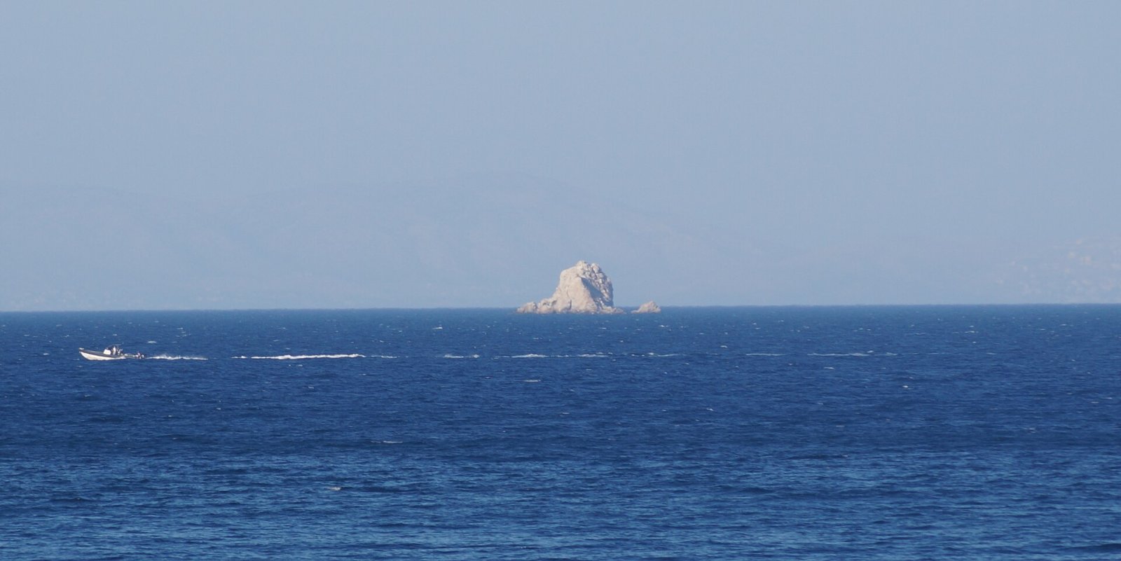 Explorando Avgo: Un Rincón Escondido de Grecia - F9QM+RC Ethikes | Secret World Trip Planner