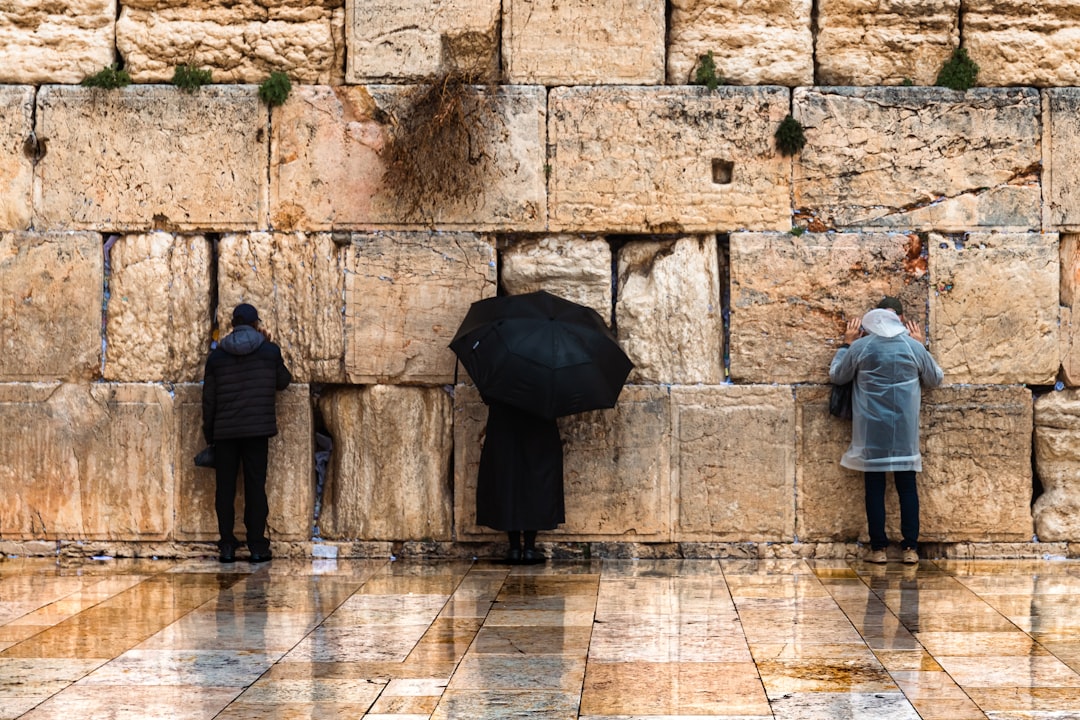 西壁:エルサレムの聖性と歴史 - The Western Wall | Secret World Trip Planner