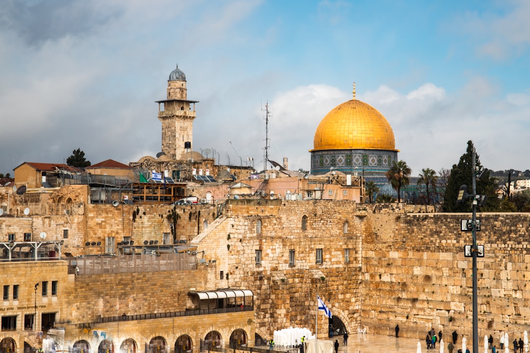 西壁:エルサレムの聖性と歴史 - The Western Wall | Secret World Trip Planner