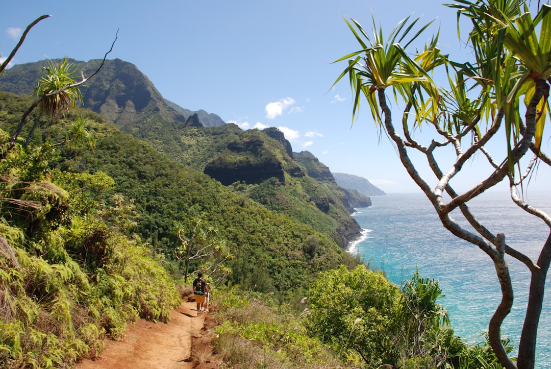 Descubra a Trilha Kalalau: Uma Aventura na Natureza - Kalalau Trail | Secret World Trip Planner