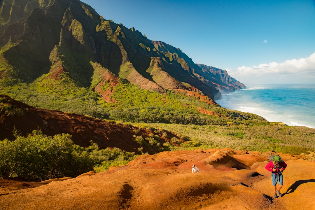 探索卡拉劳小径:在原始自然中徒步旅行 - Kalalau Trail | Secret World Trip Planner