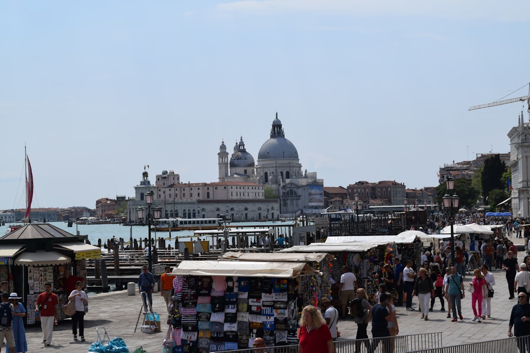 Esplorando il Mercato di Rialto: Un'Icona di Venezia - 306 | Secret World Trip Planner