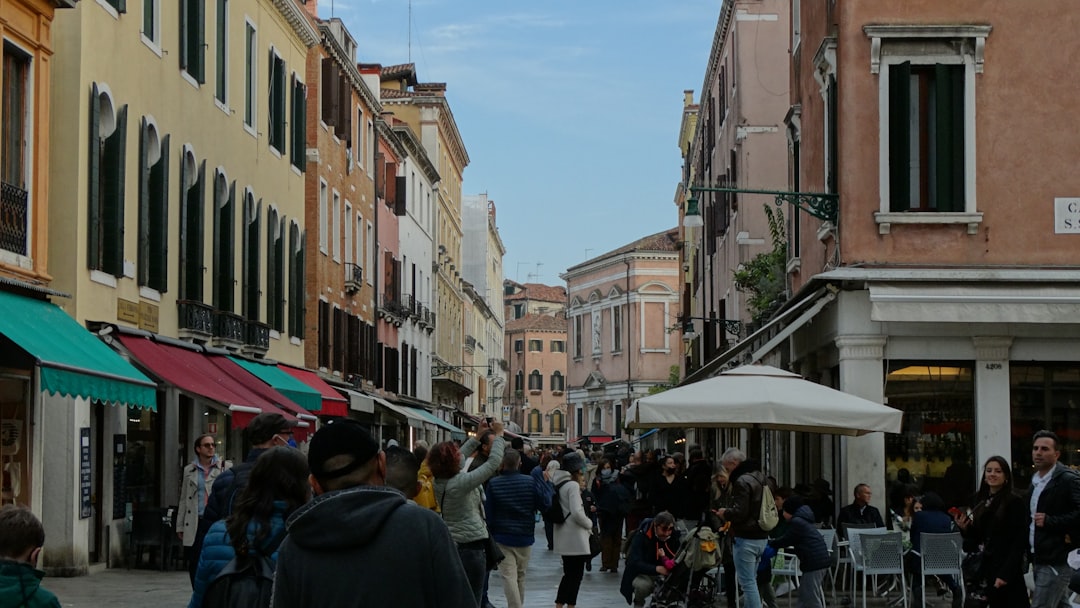 Esplorando il Mercato di Rialto: Un'Icona di Venezia - 306 | Secret World Trip Planner