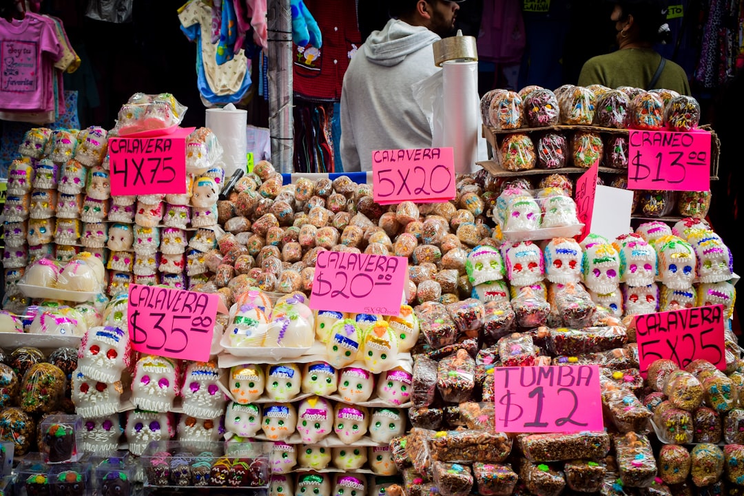 Entdecke den Mercado de Artesanías La Ciudadela in Mexiko-Stadt - 06040 Ciudad de México | Secret World Trip Planner
