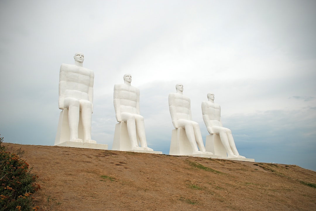 Esbjerg Kunstmuseum: Un Viaje por el Arte Danés - Havnegade 20 | Secret World Trip Planner