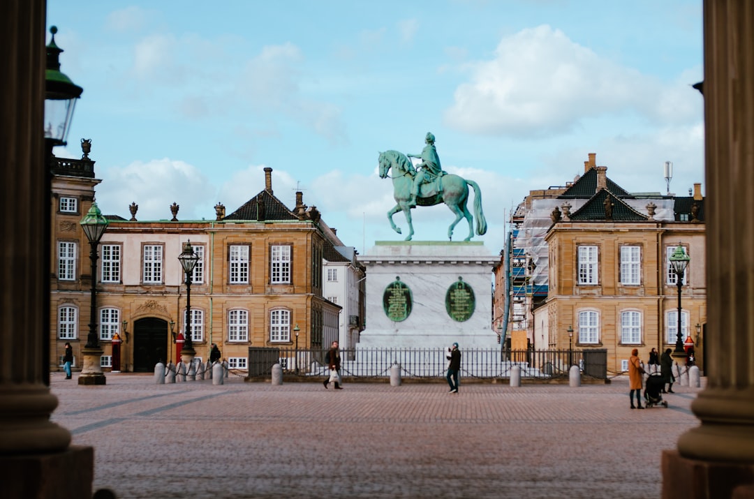 Descubriendo The Lion and the Horse: Un Viaje a la Cultura Danesa - Gothersgade 101 | Secret World Trip Planner