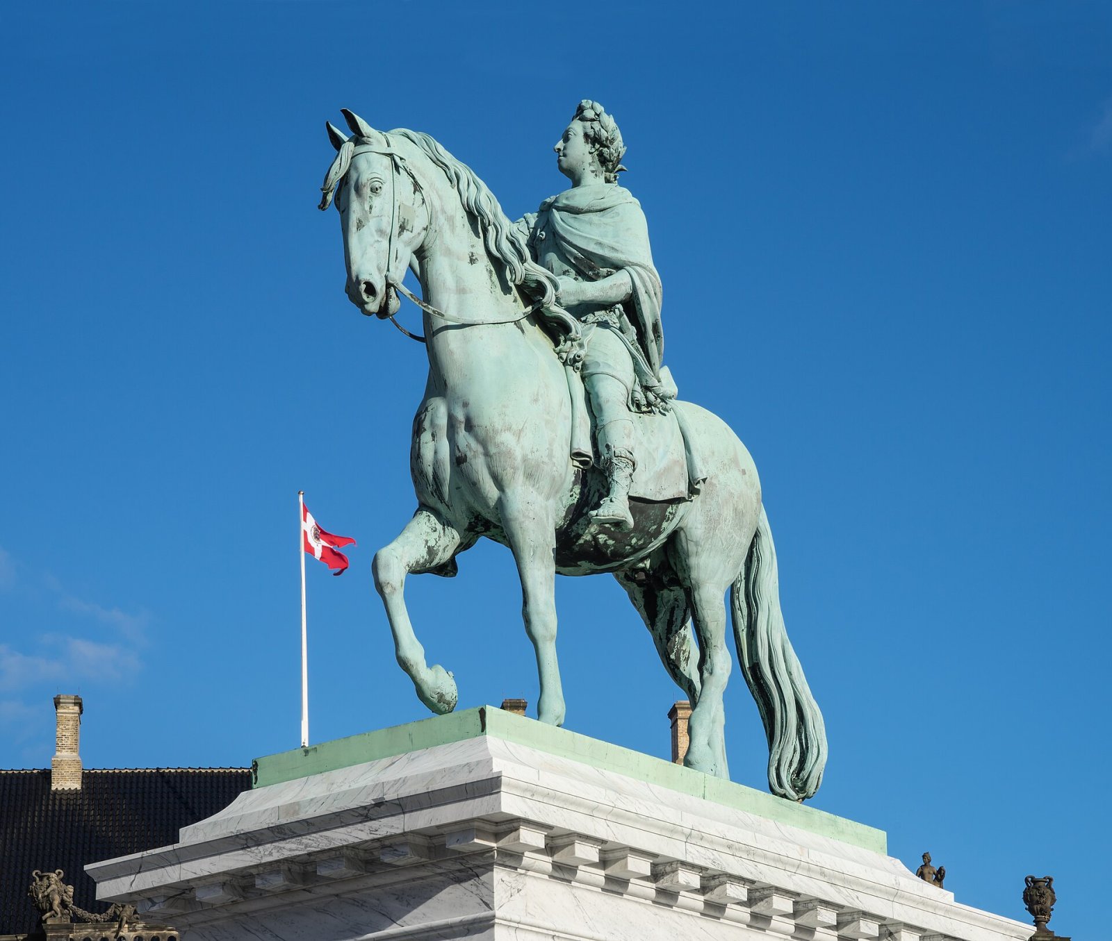 Descubra Frederik V: um canto da cultura dinamarquesa - Amalienborg Slotsplads 6 | Secret World Trip Planner