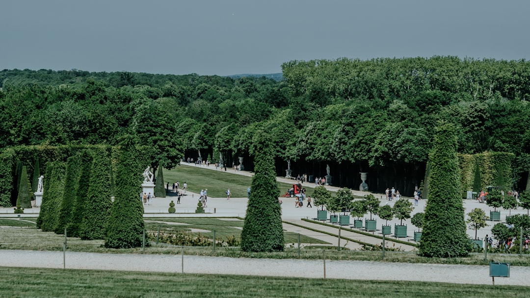 Jardins da Realeza de Versalhes: Um Paraíso Verde - Place d'Armes | Secret World Trip Planner