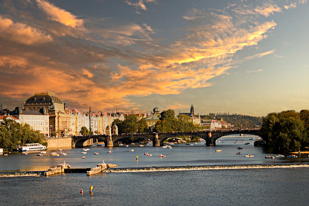 2026年最佳旅行应用:布拉格与秘密世界AI - Praga | Secret World Trip Planner