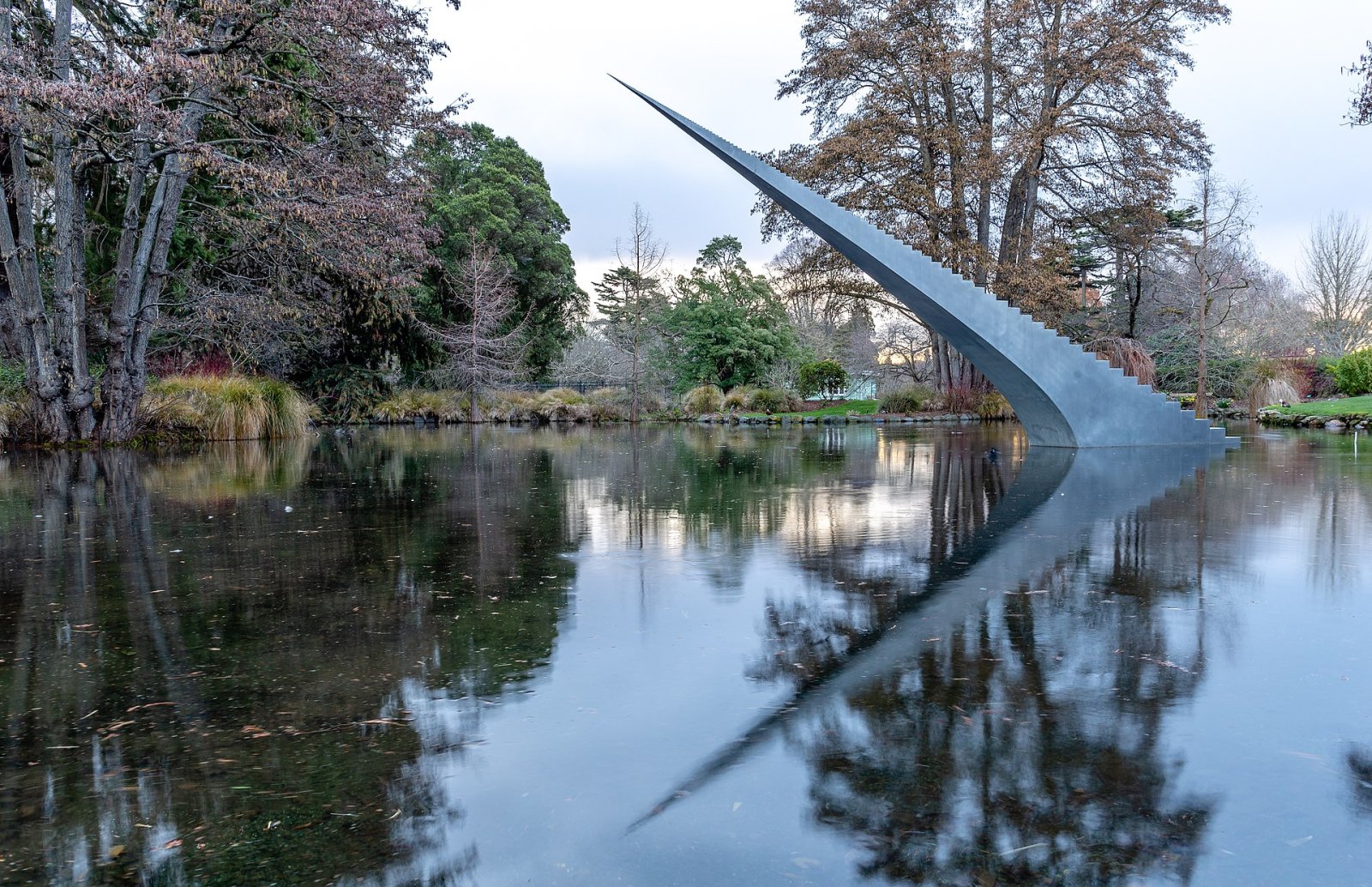 Diminish and Ascend: Un'Illusione Ottica nei Giardini Botanici di Christchurch - Christchurch | Secret World Trip Planner